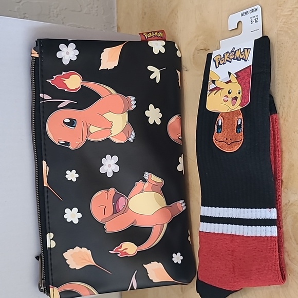 Pokemon Charmander Bundle: Makeup Bag and Crew Socks - Picture 14 of 16